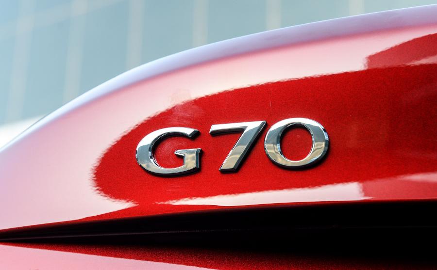 Логотип Genesis G70 3.3T 2017 года  (KR) (фото 63 из 86)